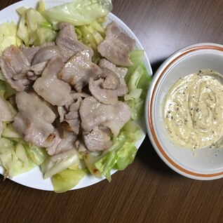 【特製ダレ】豚バラ肉とキャベツの温野菜サラダ